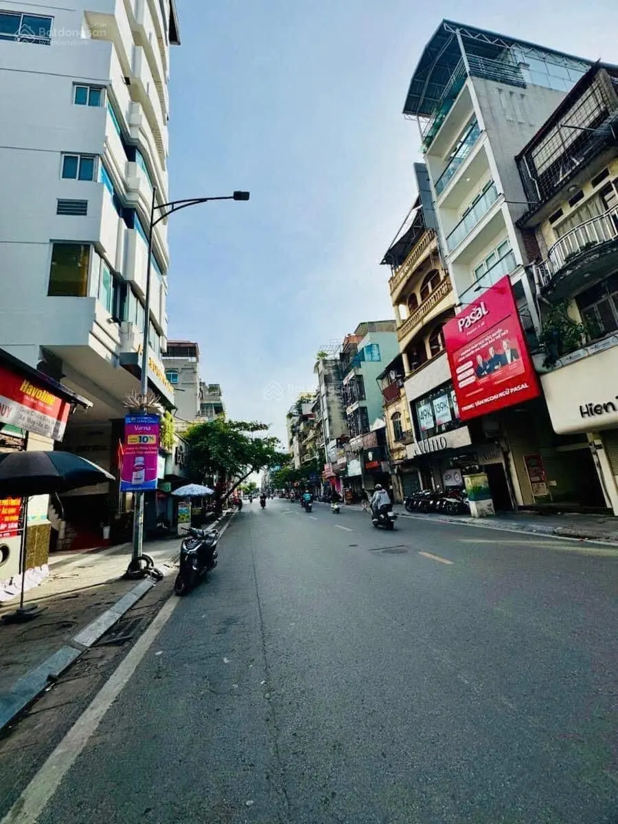 Bán Mặt phố Bạch Mai , Hai Bà Trưng . DT 113m2 7T Mặt tiền 4m. giá: 61 tỷ. LH :0383 426 ***