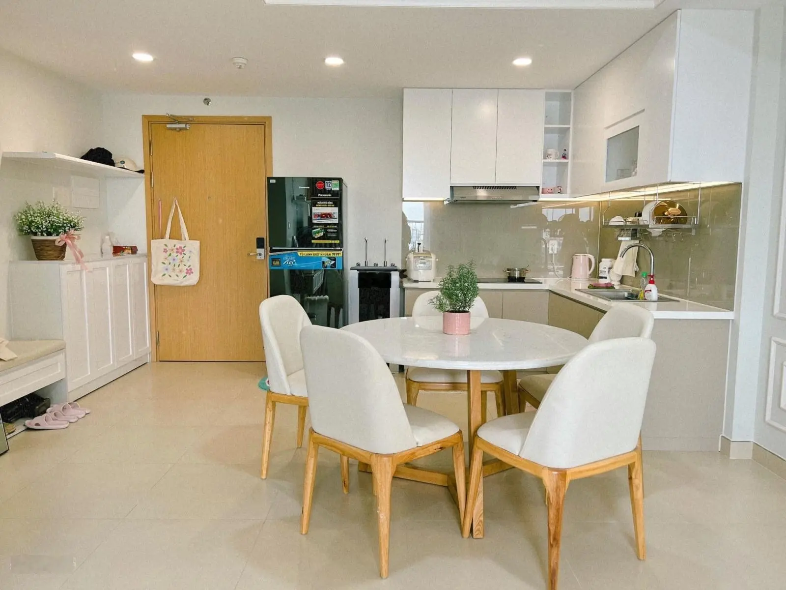 Bán nhanh trong tháng! Bán căn hộ Carillon 7 Tân Phú 86m2 3 phòng ngủ Giá 1Tỷ980 tặng full nội thất