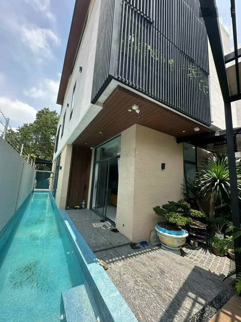 Xuất cảnh bán gấp biệt thự MT khu Tên Lửa, 270m2, có hồ bơi, NT 5 sao, 25.8 tỷ. 0914 994 *** Hậu