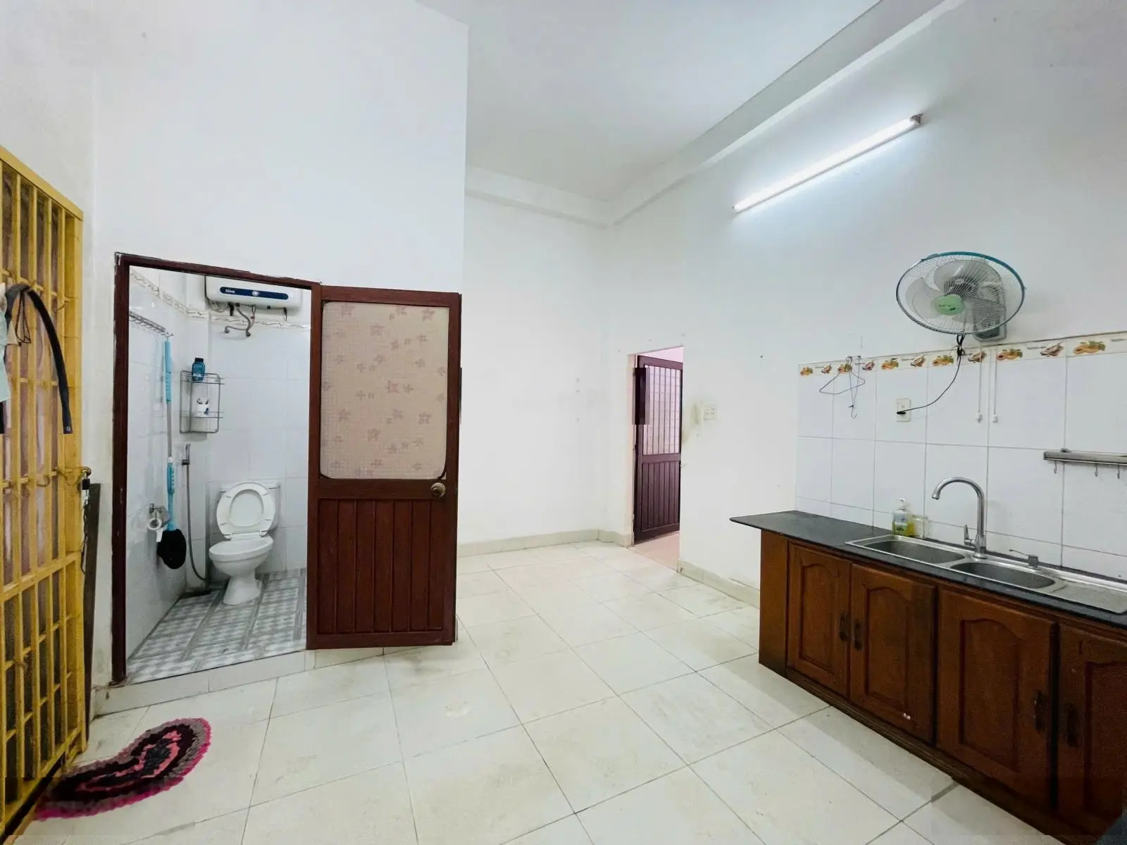 Bán nhà 3 tầng 3 mê đúc, view kênh mặt tiền Chúc Động, Hoà Minh, giá chỉ 4,45 tỷ thương lượng