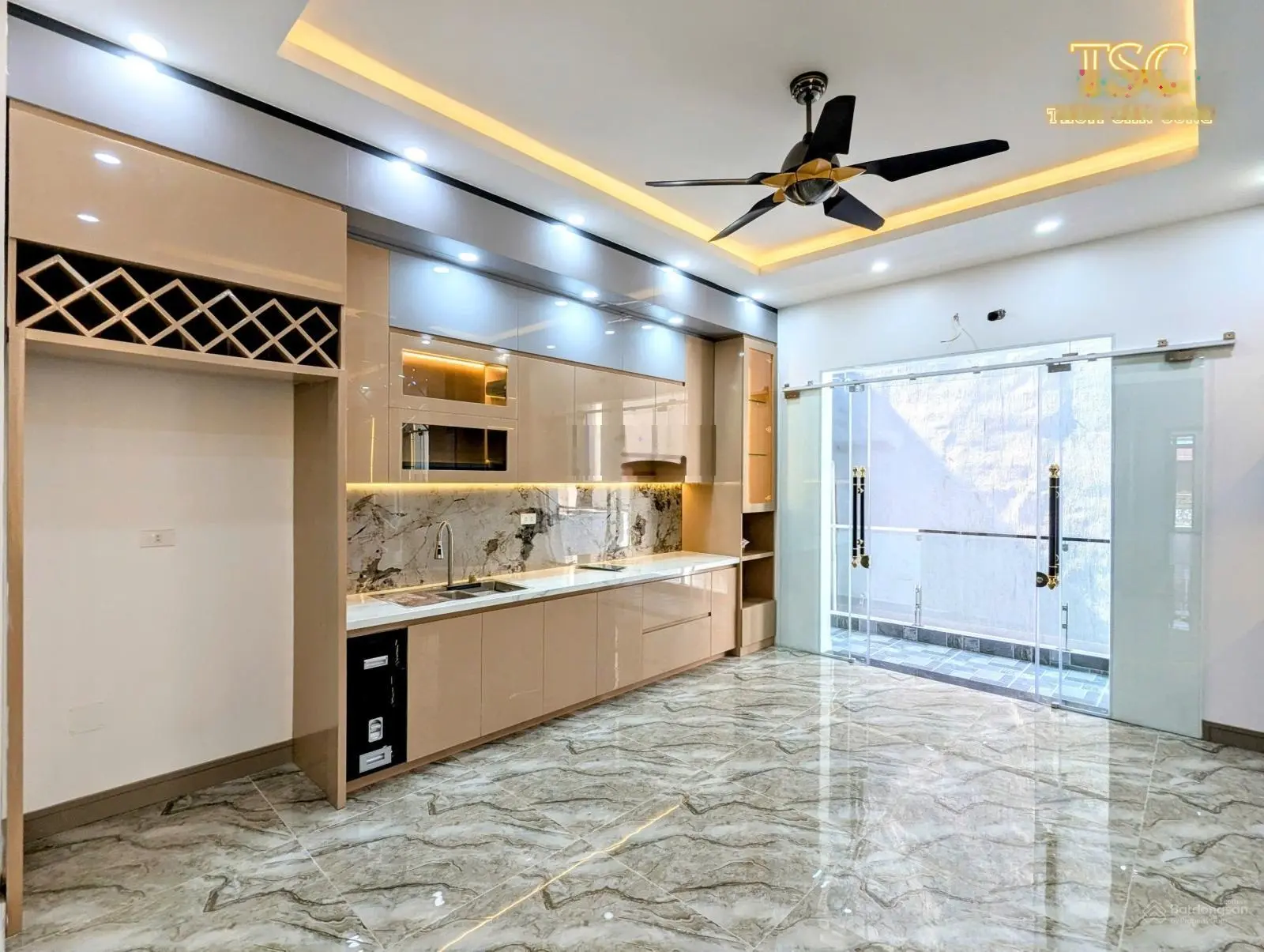 Bán nhà 5 tầng phố 193 Văn Cao. Diện tích: 80m2 x 5 tầng có thang máy, vị trí đẹp