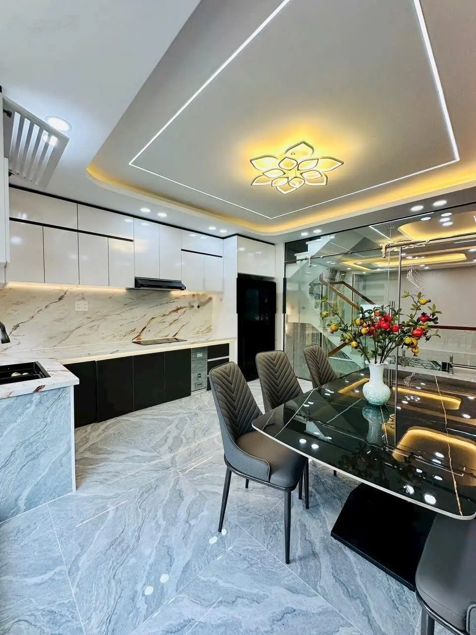 Bán nhà 1 trệt 1 lửng 3 lầu sân thượng Thạnh Lộc 15, Q12