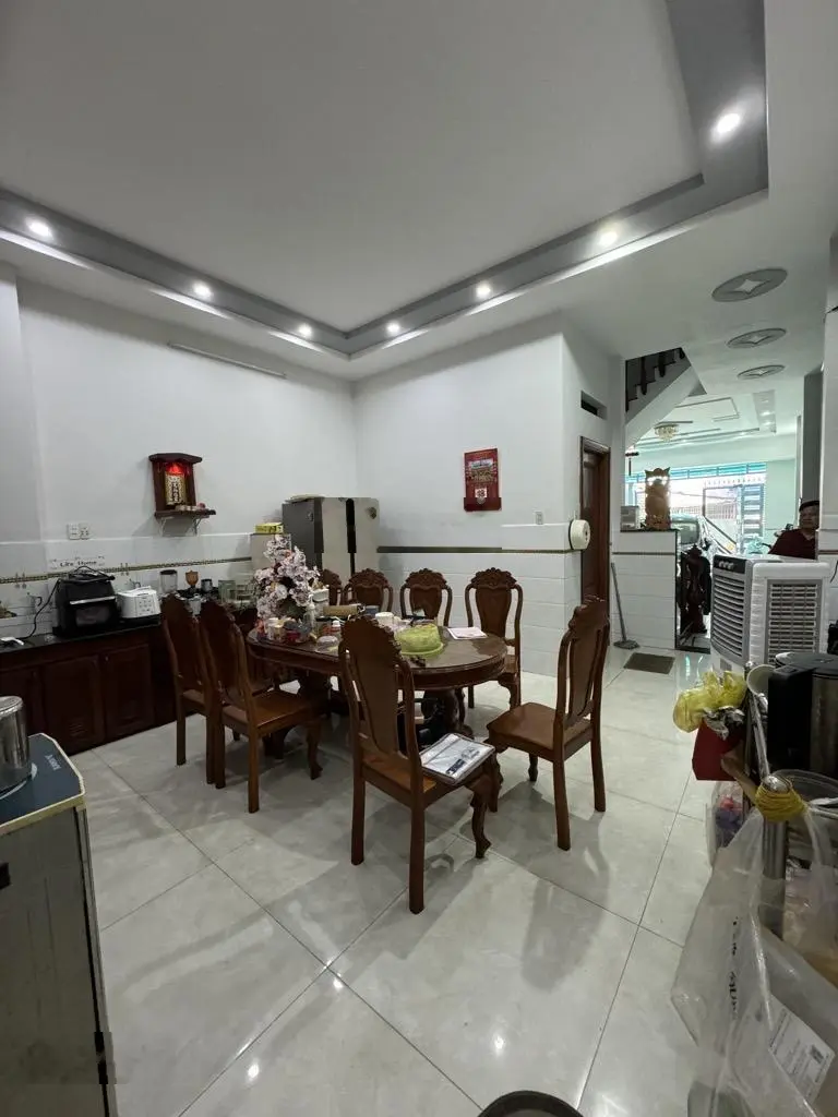 Nhà mặt tiền 4 tầng, gần Võ Văn Kiệt đường 20m, quận 8, 5 x 18, chỉ 18,x tỷ