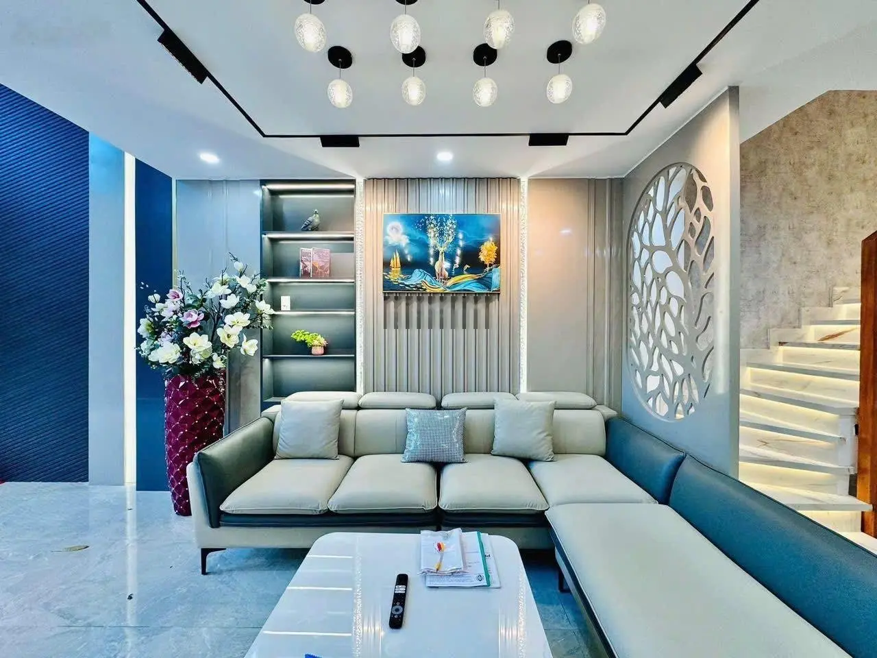 Bán căn nhà đẹp 54m đường Lê Thánh Tôn, P Bến Thành, Q1, TpHCM giá bán 3tỷ900. Gần chợ, hẻm 6m