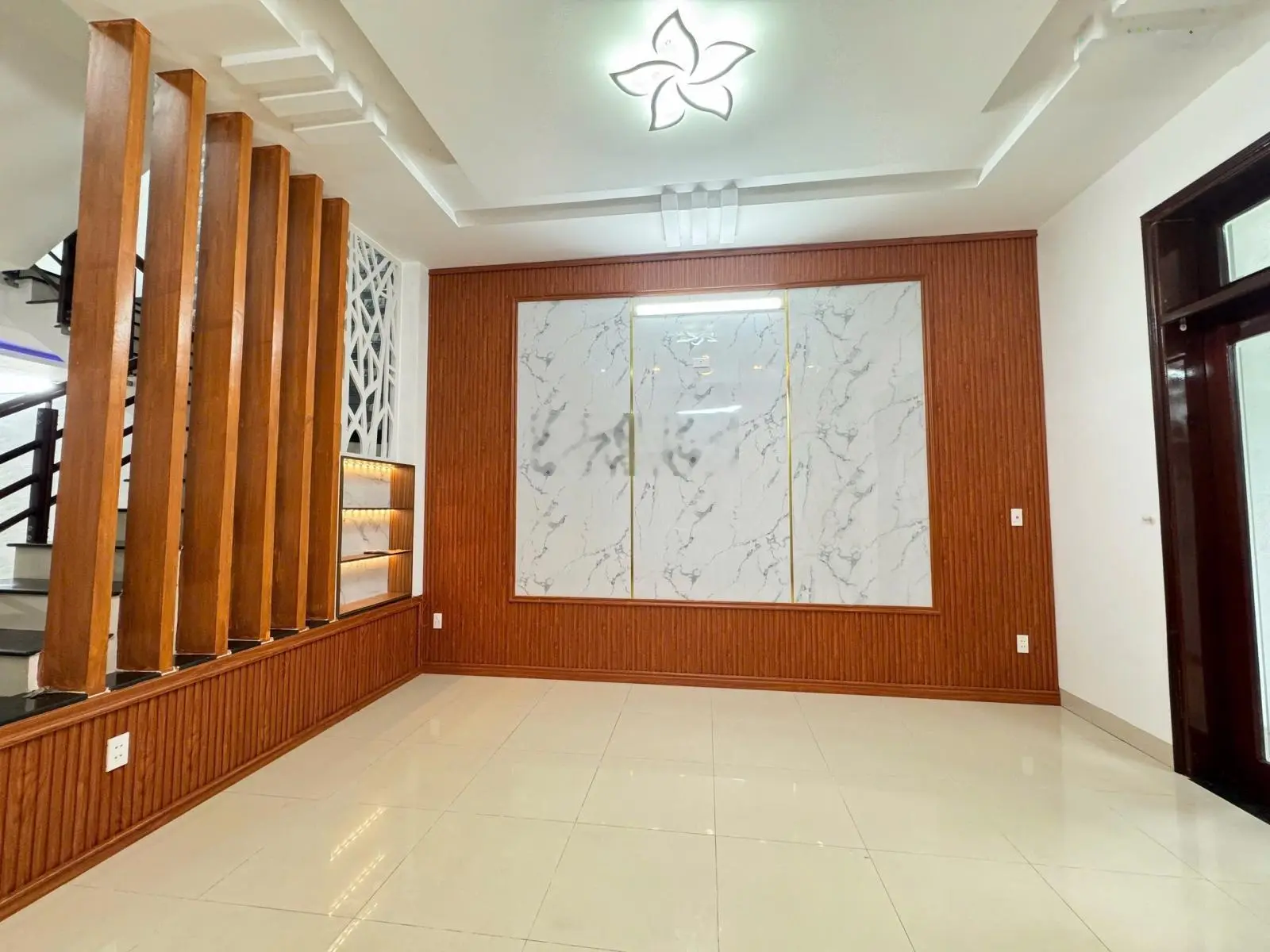 Chính chủ bán nhà 2 tầng 2 mê đúc đường 7,5m Lư Giang - Hòa Xuân - hướng Tây Bắc, vị trí đẹp