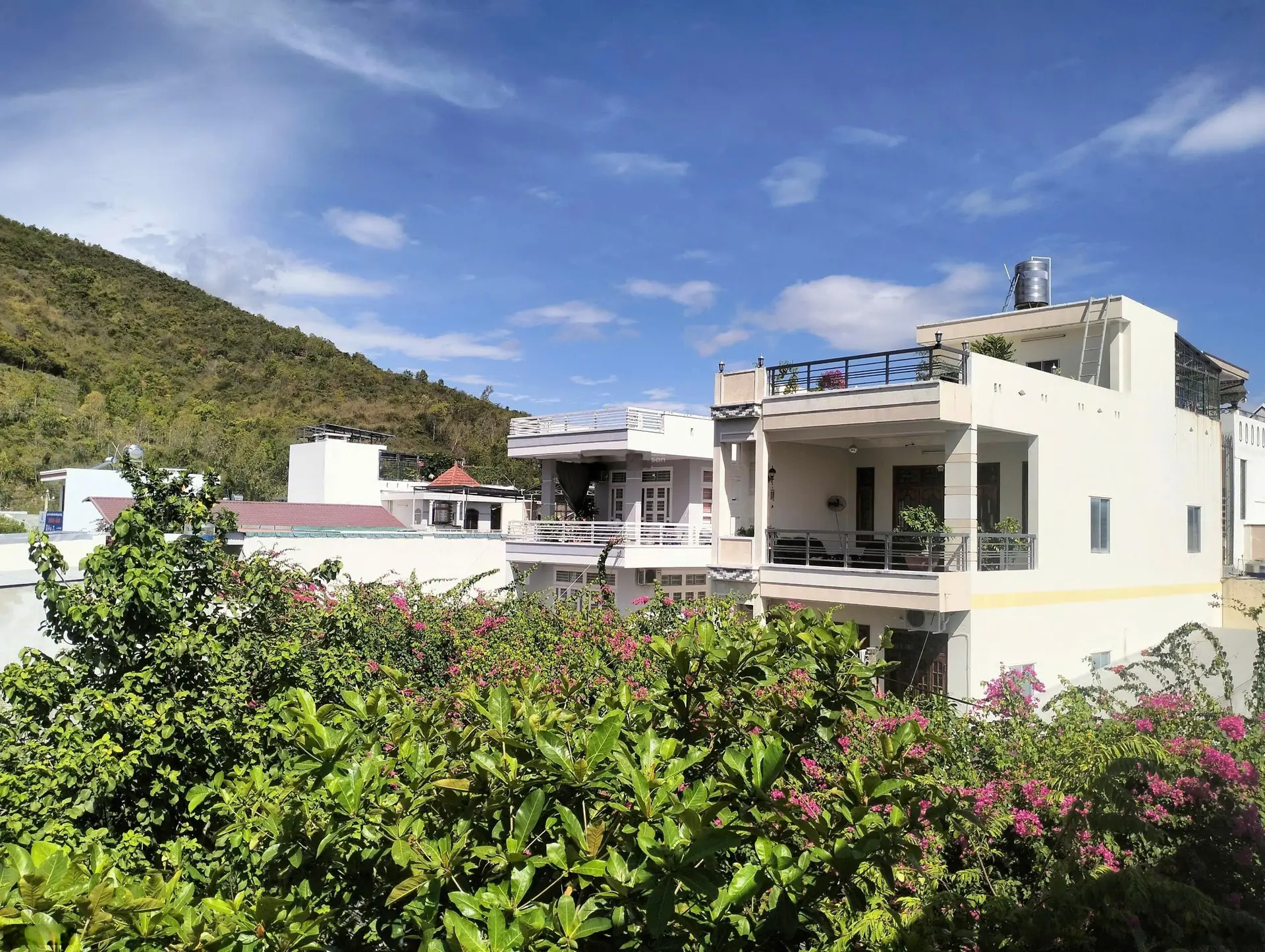Bán nhà 2 mặt tiền đường Bạch Thái Bưởi Hòn Rớ 1, Nha Trang
