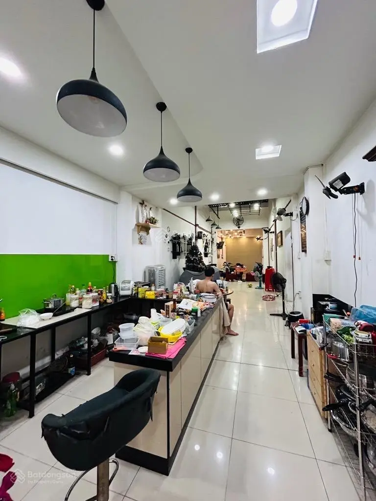 Nhà mặt phố giá rẻ hơn hẻm. Bán nhà mặt tiền, ngang 8m, tặng nhà 2 tỷ, đường Phạm Thế Hiển, Quận 8