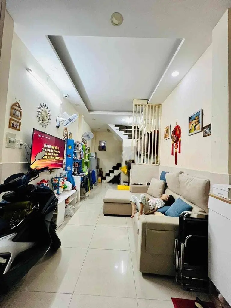 Nhà 2 lầu 2pn lớn 3wc 3.05x8m Quang Trung P11 Gò Vấp