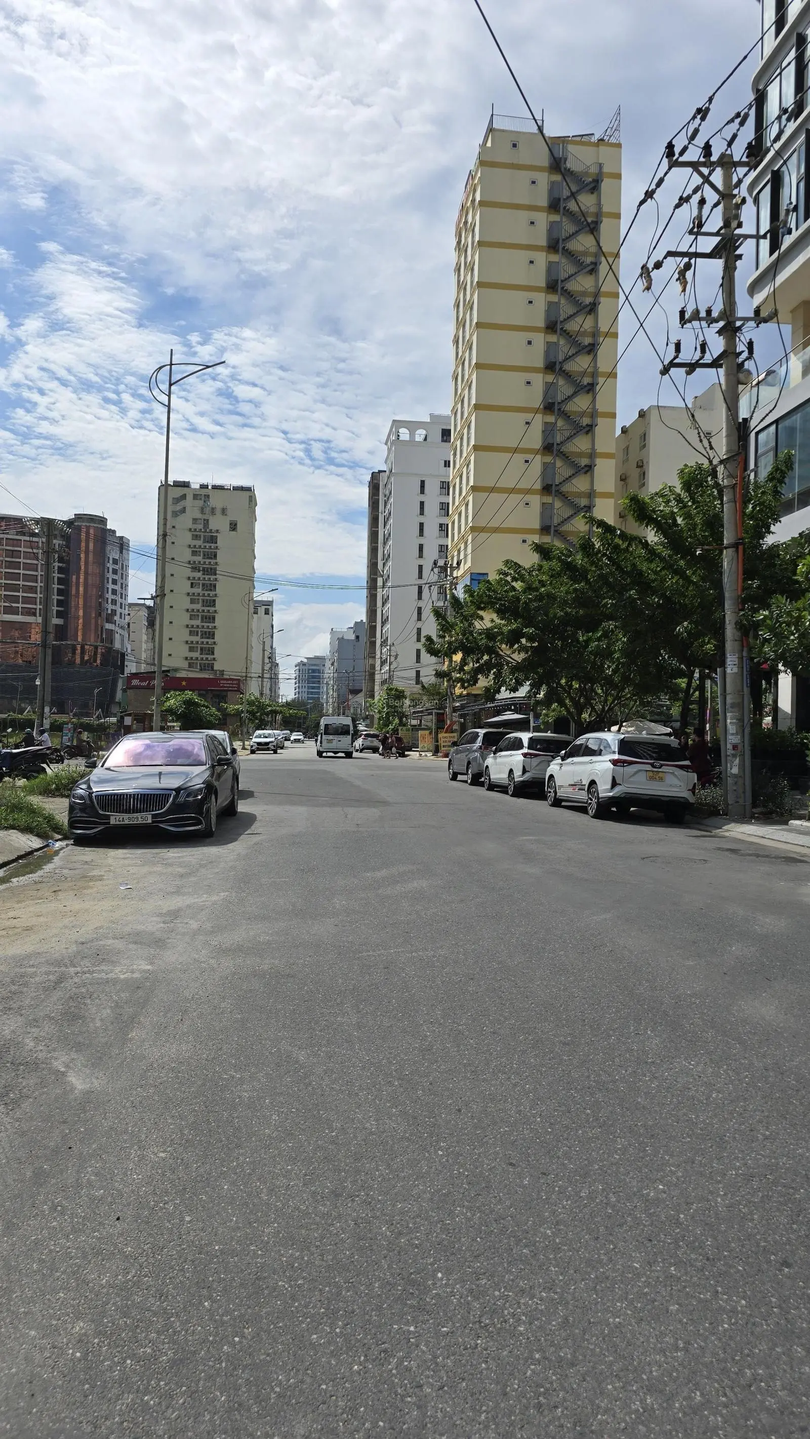 Bán tòa khách sạn Trần Bạch Đằng, cách biển 200m