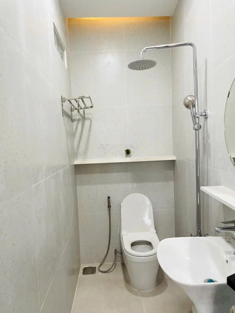 2tỷ450 bán 2tỷ250 căn 64m2 Lý Thường Kiệt P14 Q10. Gần BV Chợ Rẫy. 3 lầu 4PN 4WC.Sổ sẵn, hẻm oto 7m