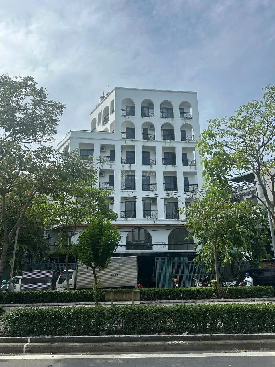 Bán tòa nhà CHDV MT đường Phạm Huy Thông 16 x 18m. Hầm-lửng-6 lầu-ST. Giá 55 tỷ. HĐT 230tr/th