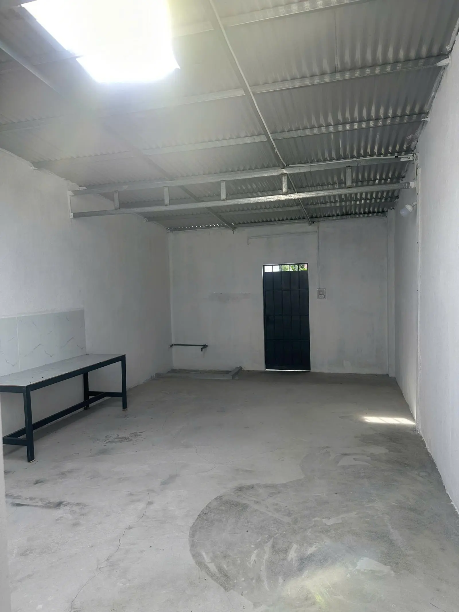 Nhà hoàn thiện ở ngay 130 m2, 100% thổ cư, thoáng sạch, đất phong thủy tốt, chính chủ, gần tiện ích