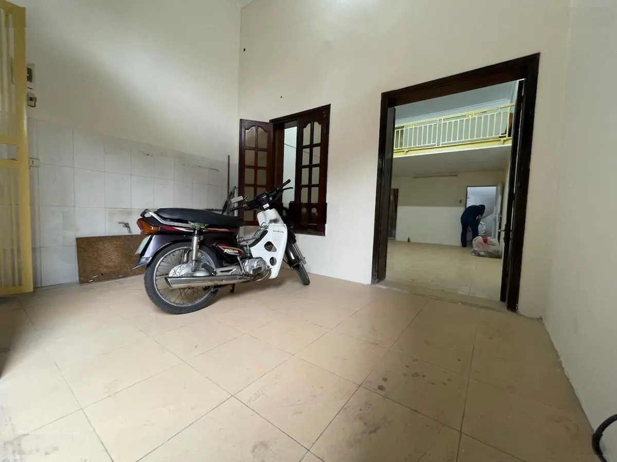 Bán gấp đất tặng nhà 3 tầng, Ngõ 292 Nghi tàm - Tây Hồ, ra oto tránh 10m, 2p ra hồ tây. 48m2 7tỷ8