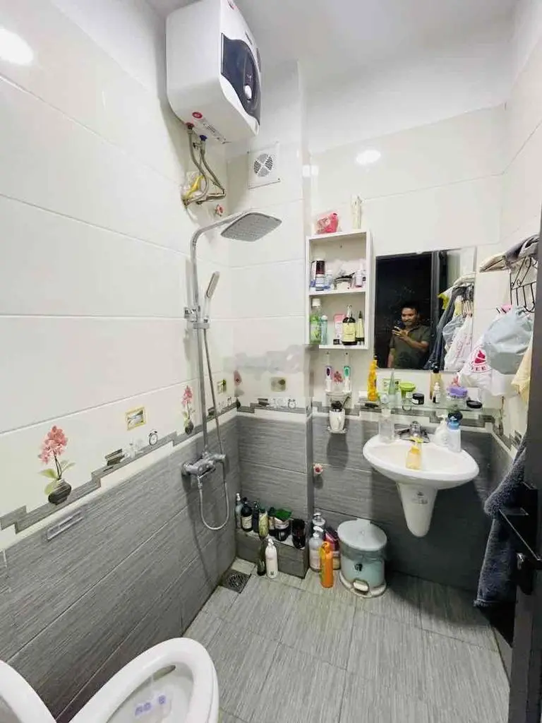Bán nhà Nguyễn Trãi! Nhà đẹp, ngõ nông, rộng 2m, ra phố chỉ vài bước.