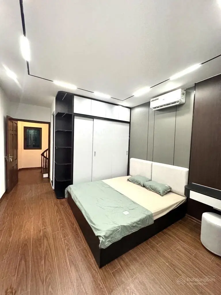 Bán nhà 52m2 tại Hoàng Mai chỉ 7,45 tỷ, ô tô đỗ cực gần, tặng nội thất cao cấp đầy đủ, 4 tầng x 6PN