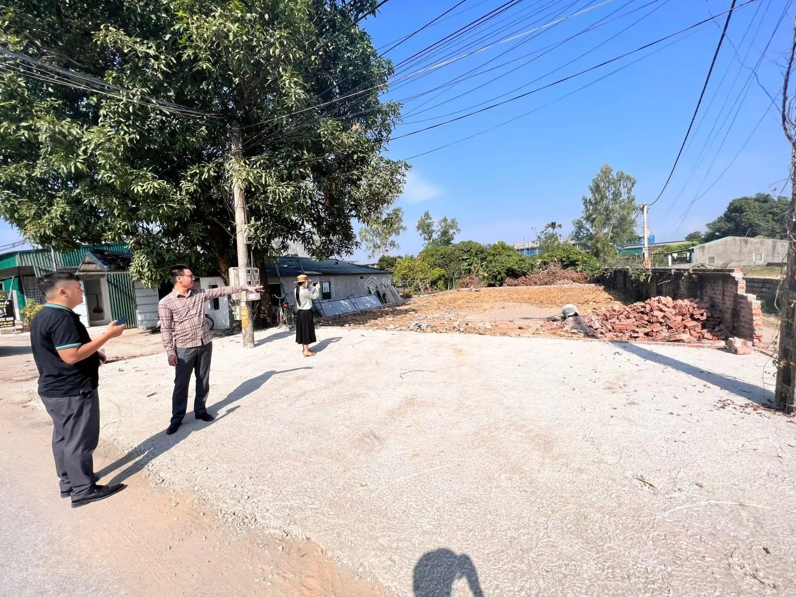 Bán lô đất sổ đỏ lâu dài, giá rẻ tại Hải Hoà, Móng Cái. Diện tích 240m2, giá 5 tỷ
