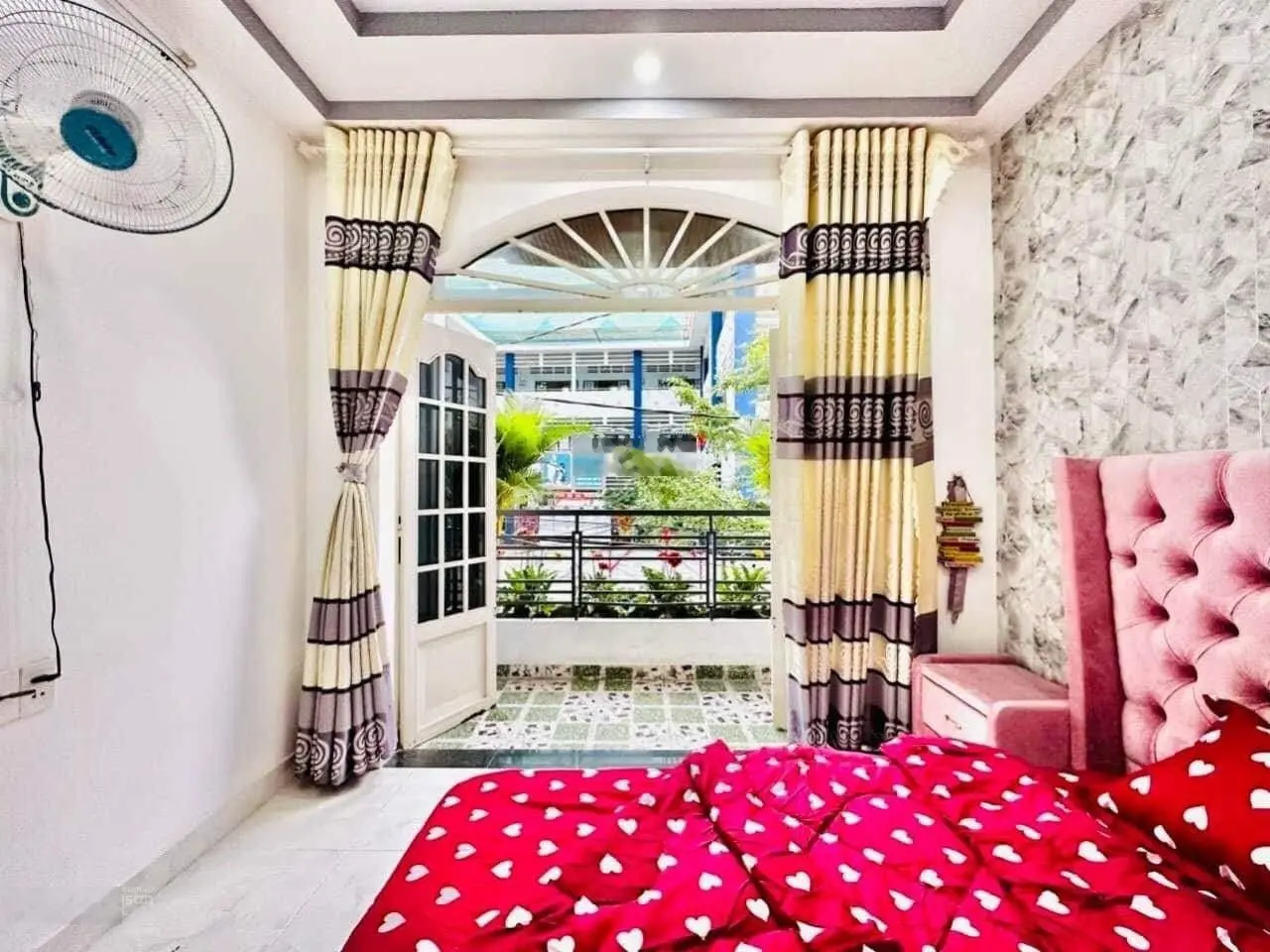 Định cư Úc cần bán gấp nhà ngay MT Huỳnh Tịnh Của, Võ Thị Sáu, Q3, 42.8m2, 1T 1L, SHR