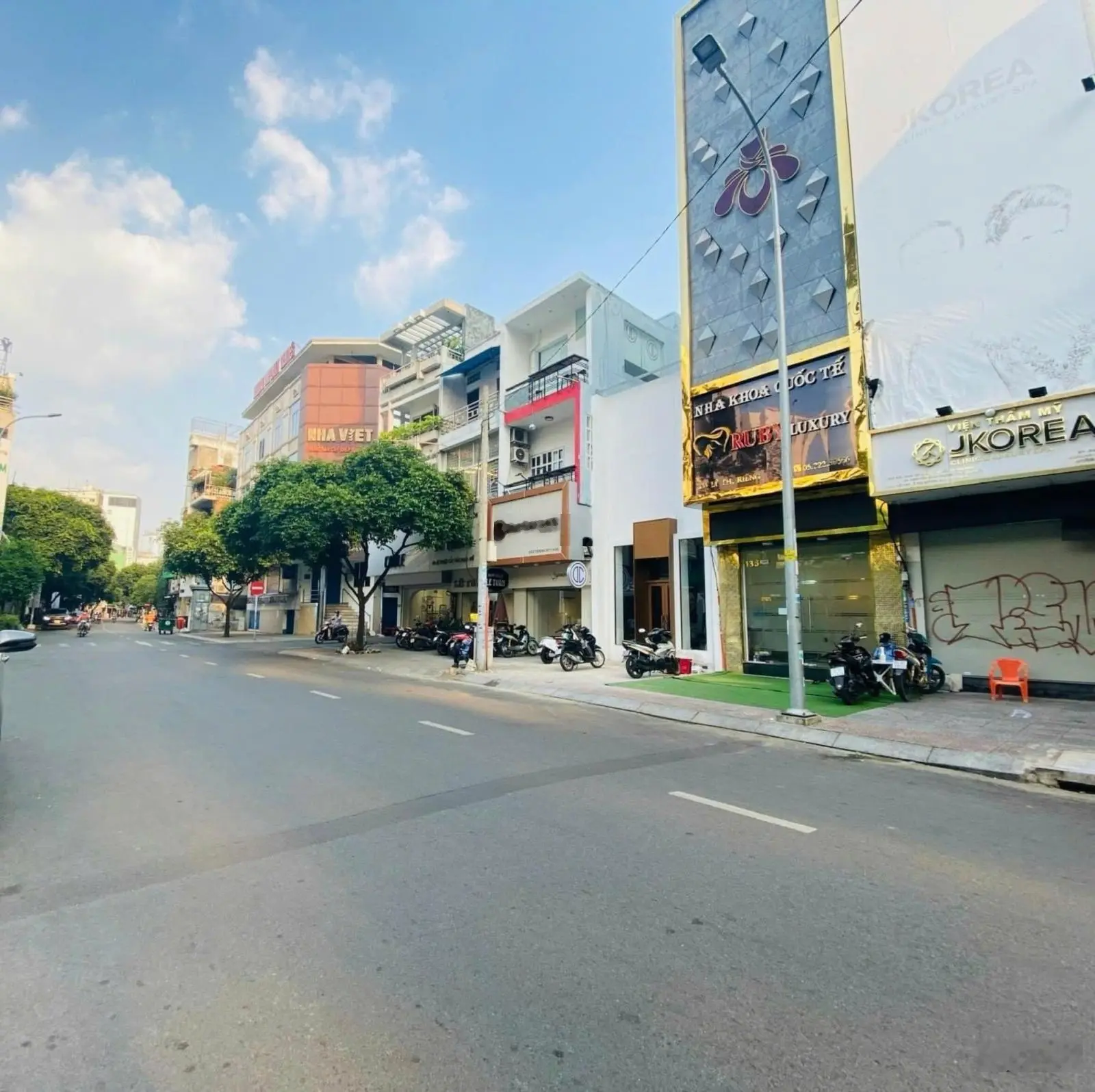 Bán nhà siêu khan hiếm MT Lê Văn Sỹ Phú Nhuận, DT 5x24m, 2 tầng, HĐT 120tr/ tháng, giá còn 25 tỷ