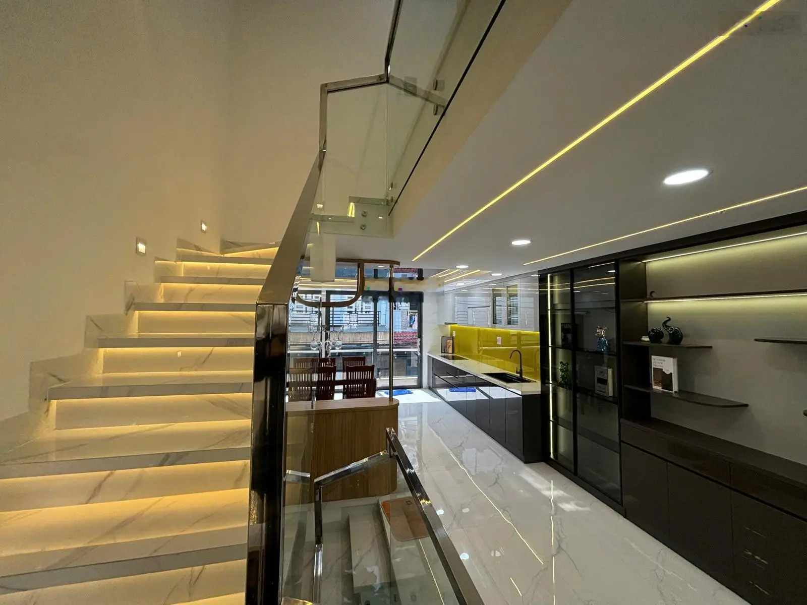 Bán nhà Ni sư huỳnh liên p10 tân bình 1 lửng 3 lầu 62m2