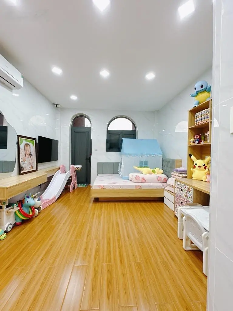 Nhà đẹp 72,7 m2, 4 tầng, thang máy, mặt tiền Nguyễn Biểu kế Q1. 23 tỷ