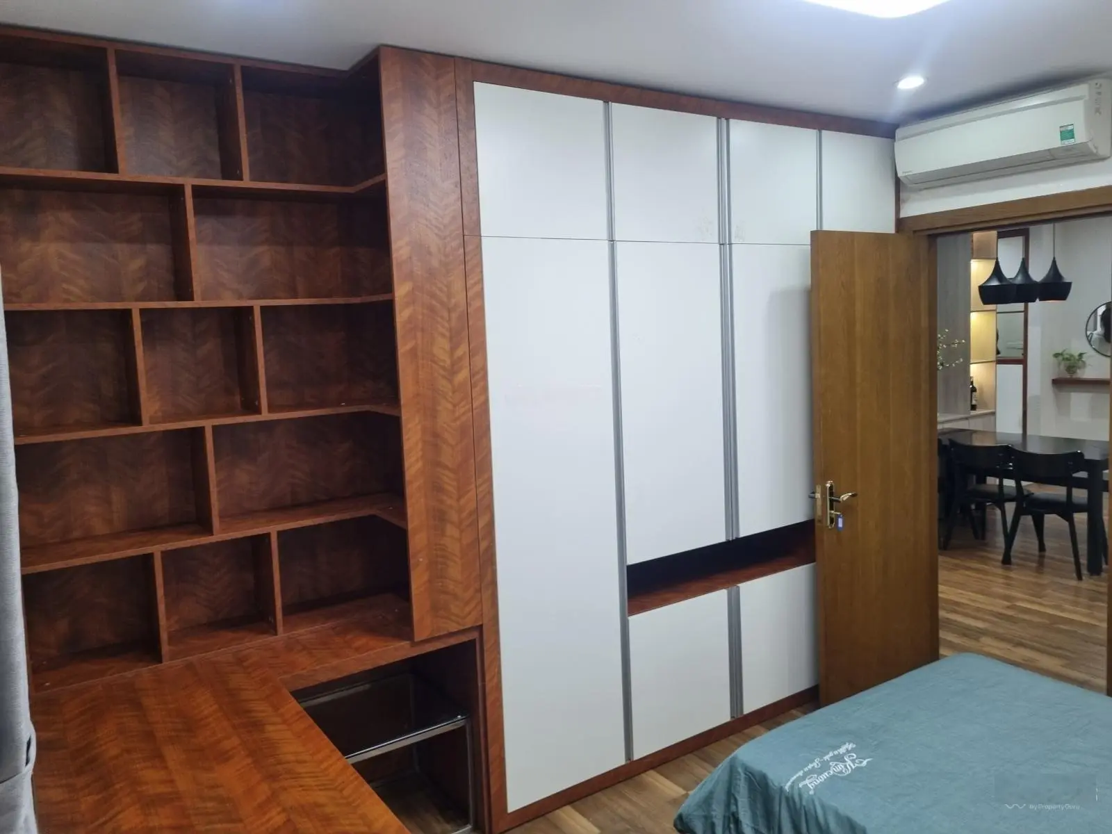 Bán căn ngoại giao Hà Nội Paragon, Trần Quốc Vượng, Cầu Giấy, căn góc DT 140m2, 3N 2WC, giá 6,8 tỷ