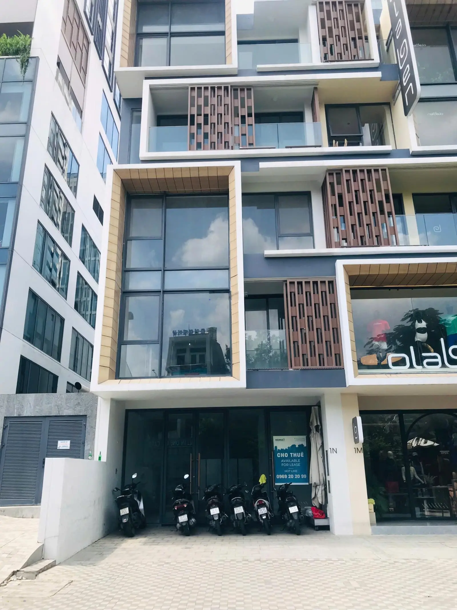 Ngộp Bank Bán Nhà đường 3/2 P.12 Quận 10 Diện tích: 5.5x30m KC: 6 Tầng HĐT: 150tr/tháng Giá: 48 tỷ