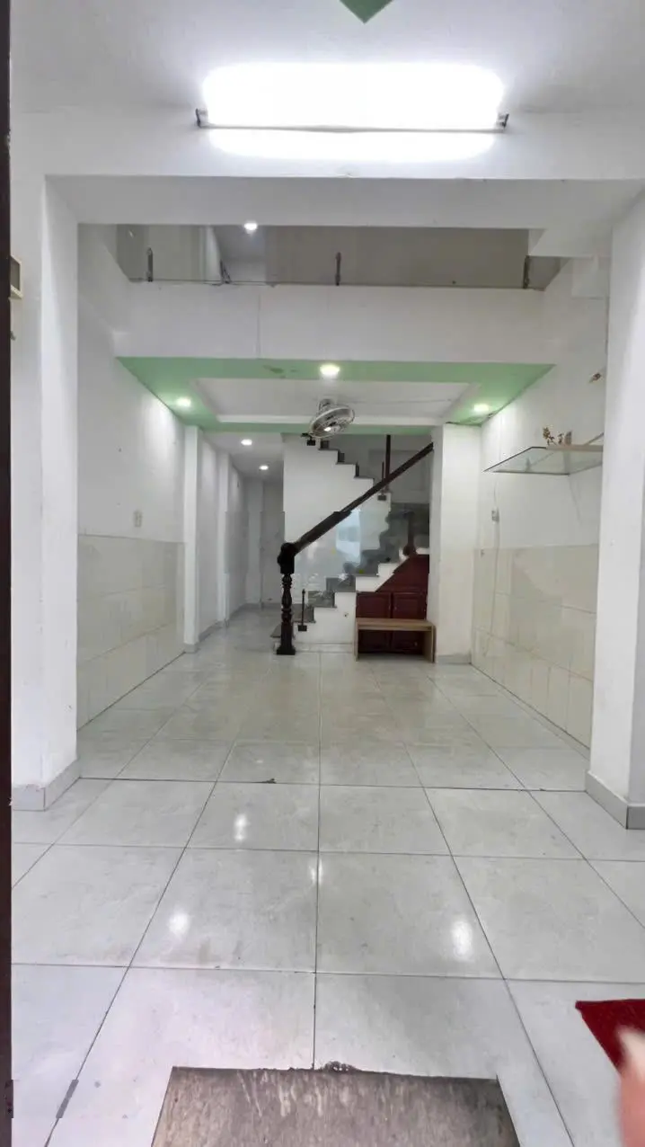 Nhà 1/ đường trần thánh tông, 2,5 tầng, hẻm xe hơi, gần chợ phạm văn bạch