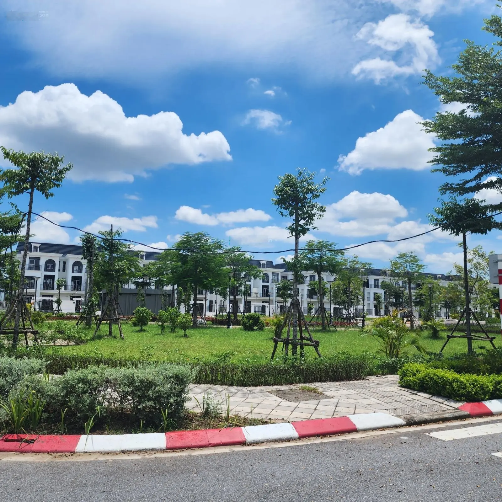 Biệt thự song lập cạnh căn góc DT: 300m2, view công viên, tiến độ 15% chỉ 5x triệu/m2 tại HUD ML