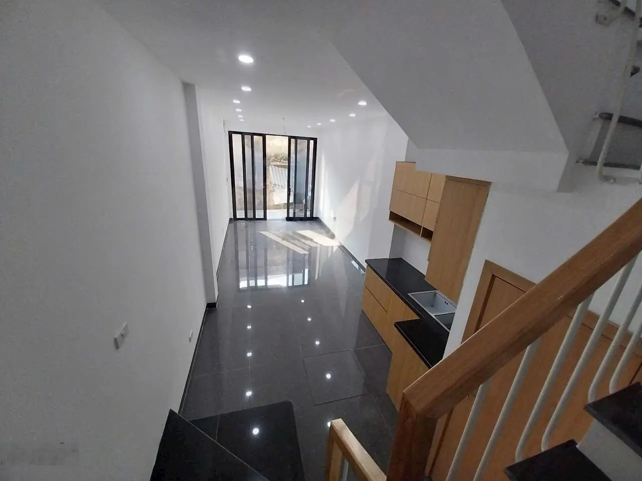 Chính chủ bán nhà la tinn- mới koong- ngõ nông thẳng tắp- 50m ra oto tránh- dt: 32m- 4t- mt: 3,5m