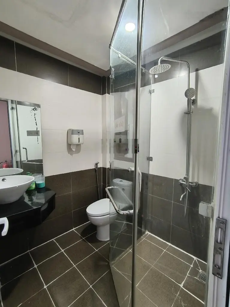 Nhà Tôn Thất Thuyết Q4 - 5 tầng - 60m2, 4x18 - sát mt đường - chỉ 6 tỷ nhỉnh