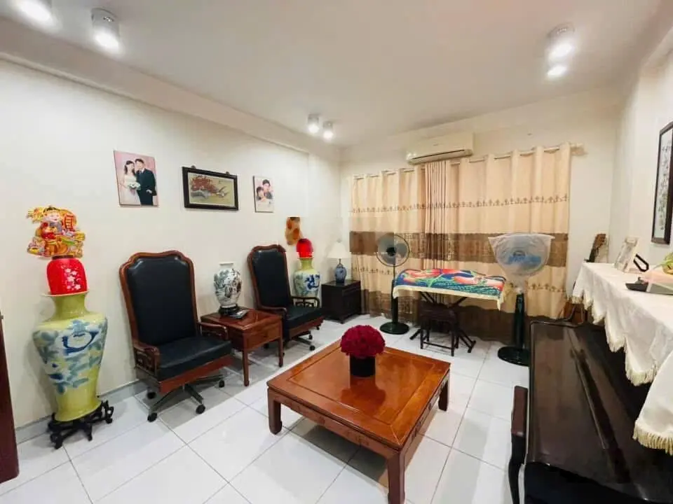 Bán Nhà Thanh Nhàn, Hai Bà Trưng . DT 55m2 5T mặt tiền 4m. giá: 16 tỷ. LH :0383 426 ***