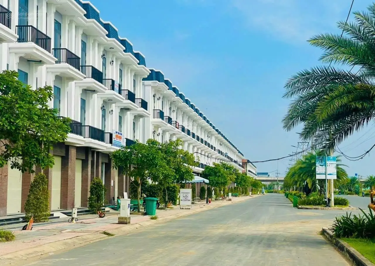 Bán gấp lỗ 700 triệu, kẹt tiền bán lỗ 100m2 đường 22 mét, giá 2tỷ1, LH Ngay 0901 762 ***