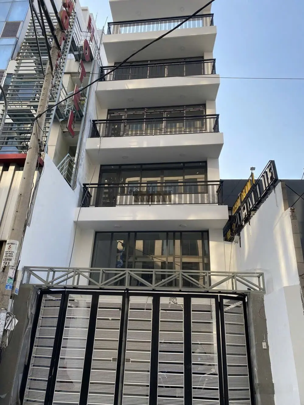 Bán nhà mặt tiền trương quốc dung gần nguyễn văn trỗi, kc 3 tầng dt: 5,6 x 21m giá rẻ 34 tỷ tl