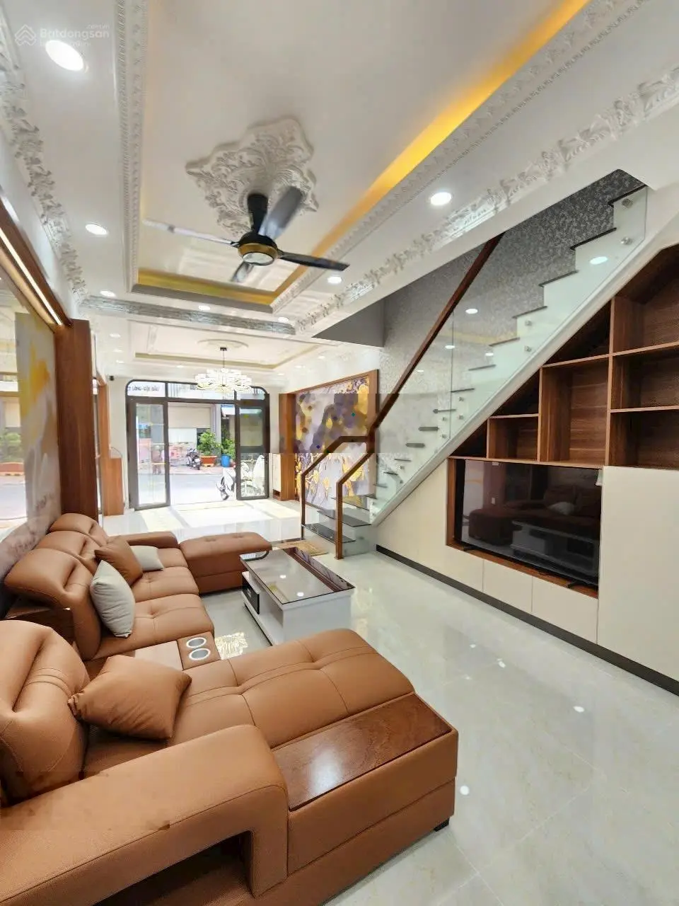 Nhà hoàn công fun nội thất sát làng đại học quôc gia tphcm .thuộc tp dĩ an
