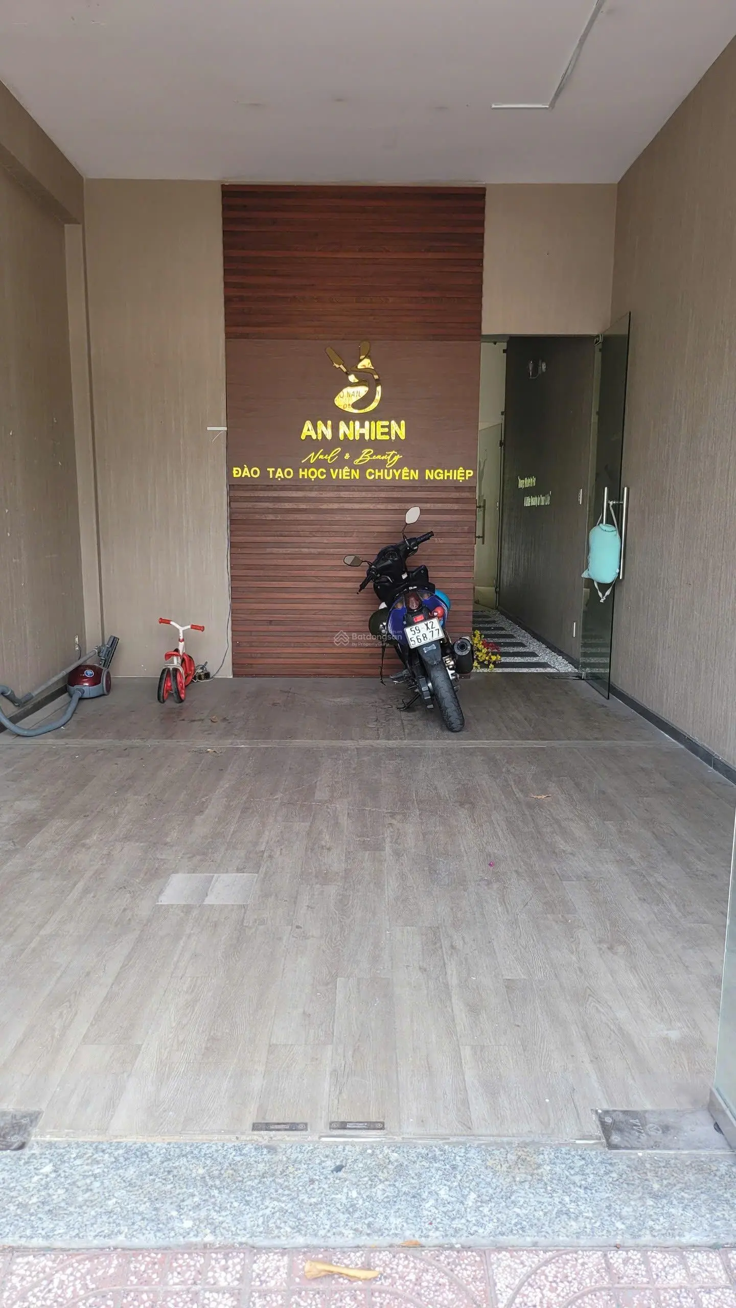 Bán nhà mặt phố tại Phạm Văn Đồng, 16 tỷ, diện tích xây dựng 54m2, diện tích sàn 197,2m2, 5PN, 3WC
