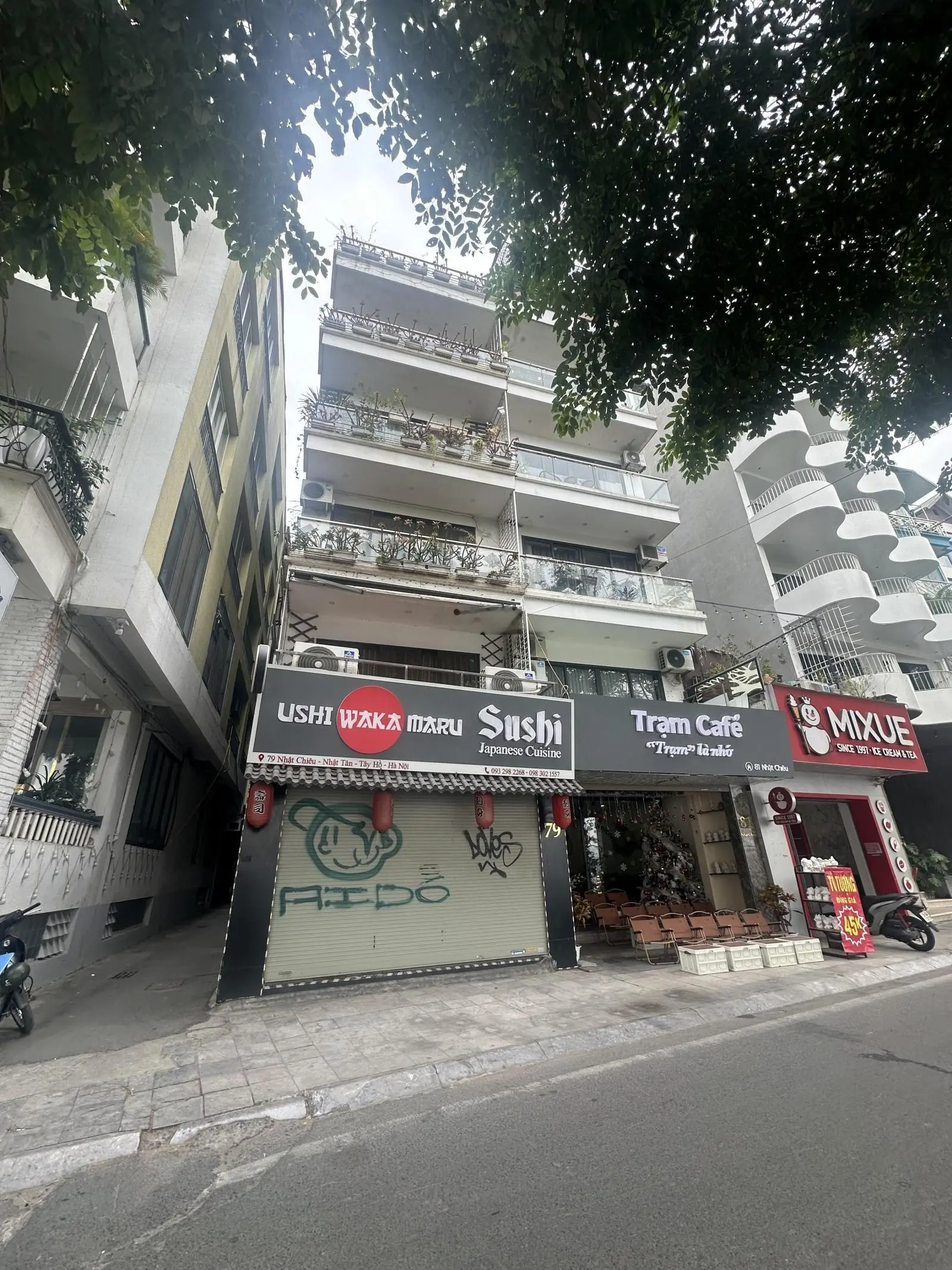 Bán nhà 2 tầng DT 119m2 - MT 5,5m - gần Hồ Tây và phố Nhật Chiêu - trung tâm Tây Hồ. Giá: 19 tỷ