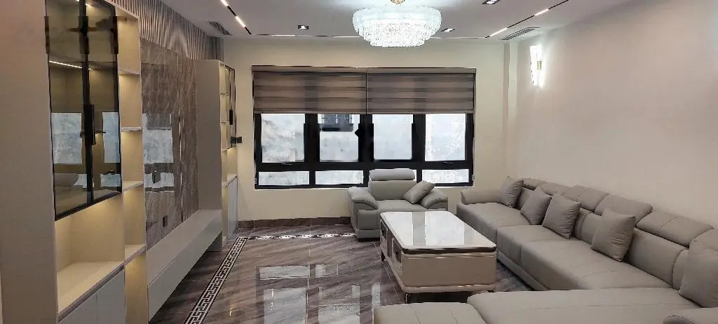 Bán nhà Hồng Tiến, Nguyễn Văn Cừ - đẹp nhất phố -DT 55m x 7 Tầng x MT 5m, thang máy, gara, KD