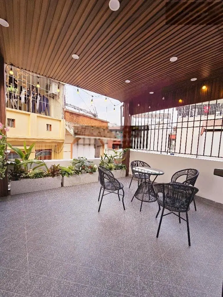 Bán nhà bùi xương trạch ngõ thông lô góc trước nhà rộng thoáng sổ nở hậu full nội thất ở ngay !!!