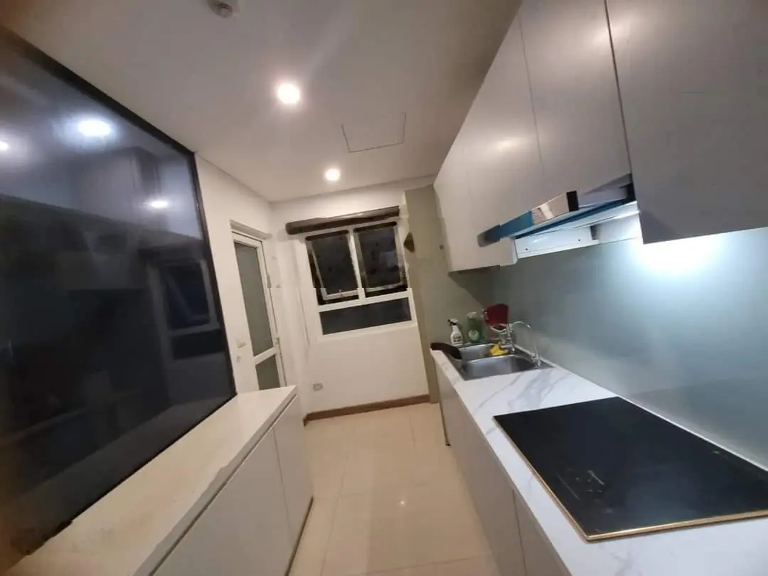 Tôi cần bán nhanh căn hộ 3 phòng ngủ, tầng đẹp, căn góc, 2 mặt thoáng, căn hộ duy nhất giao bán.