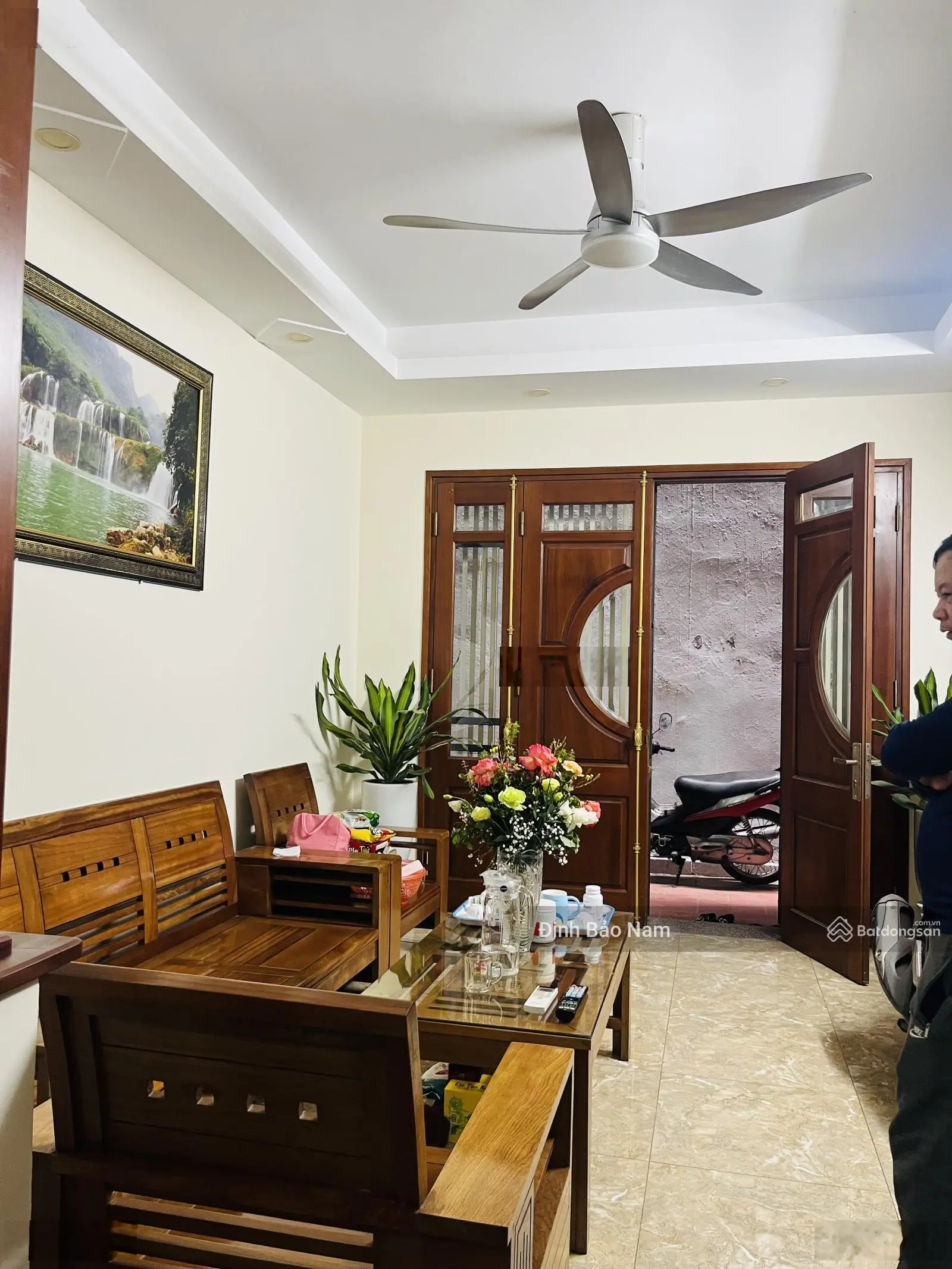 Trung tâm Cầu Giấy 30m2 5 tầng MT 3.42m giá 7.3 tỷ, ngõ ba gác sổ đỏ vuông đẹp dân cư thân thiện