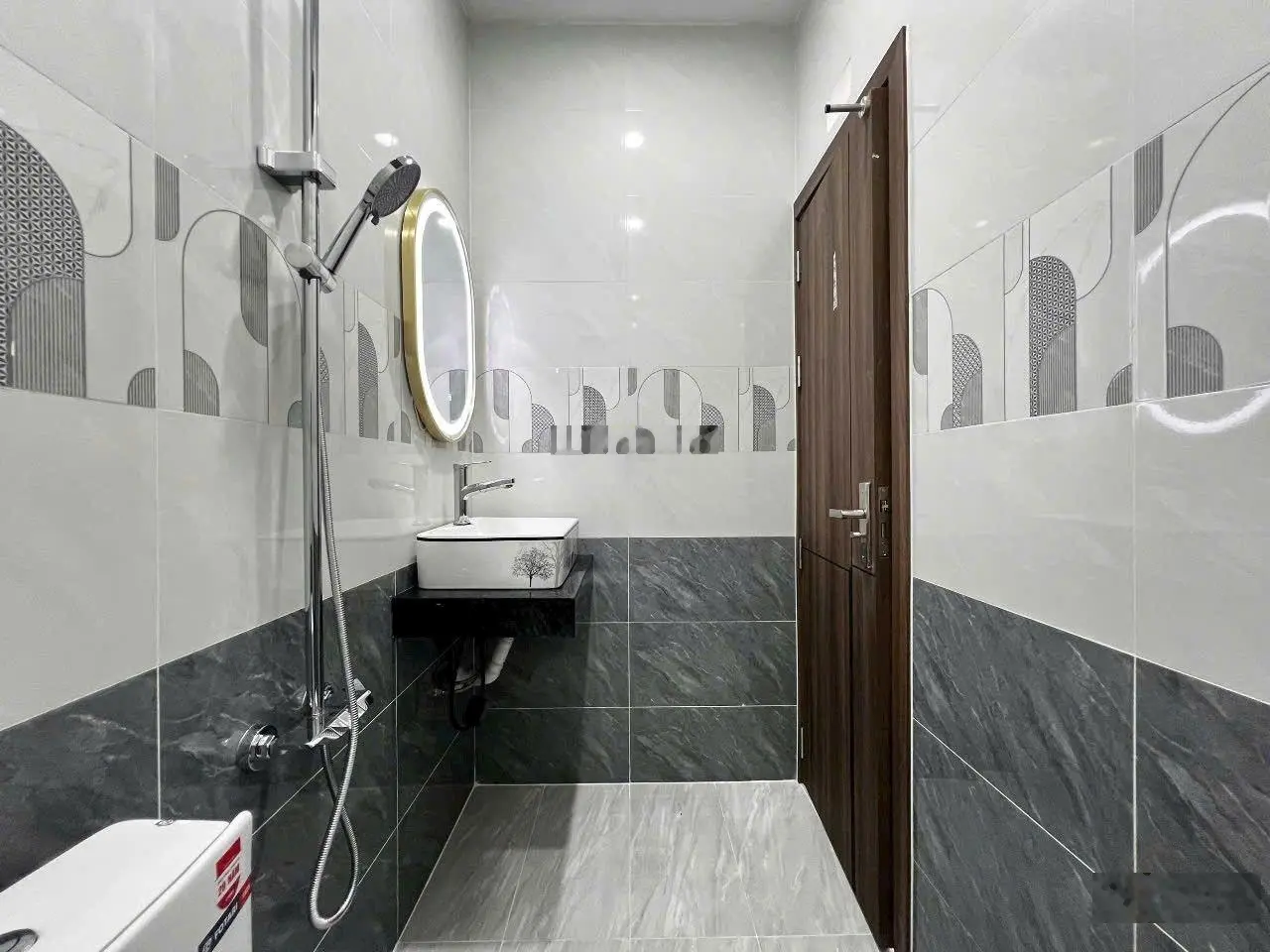 Nhà mới xây thiết kế hiện đại xe hơi ngủ trong nhà đường Huỳnh Tấn Phát - TT Nhà Bè