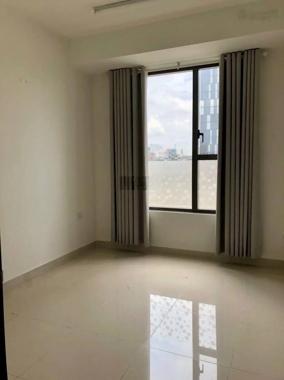 Cần bán gấp căn góc office-tel quận 4 The Tresor 50m2 giá tốt nhất. LH: 0909 024 ***