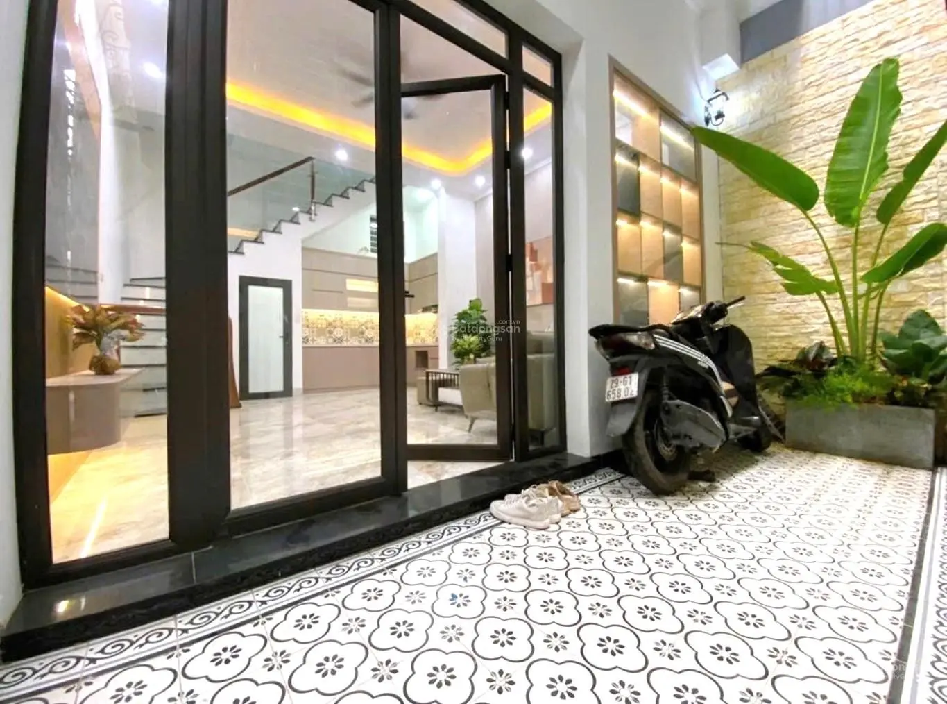 Bán nhanh nhà siêu đẹp ngõ 32 An Dương - Tây Hồ - 40m2 - 5 tầng - 5.2m mặt tiền - 7.9 tỷ - gần phố
