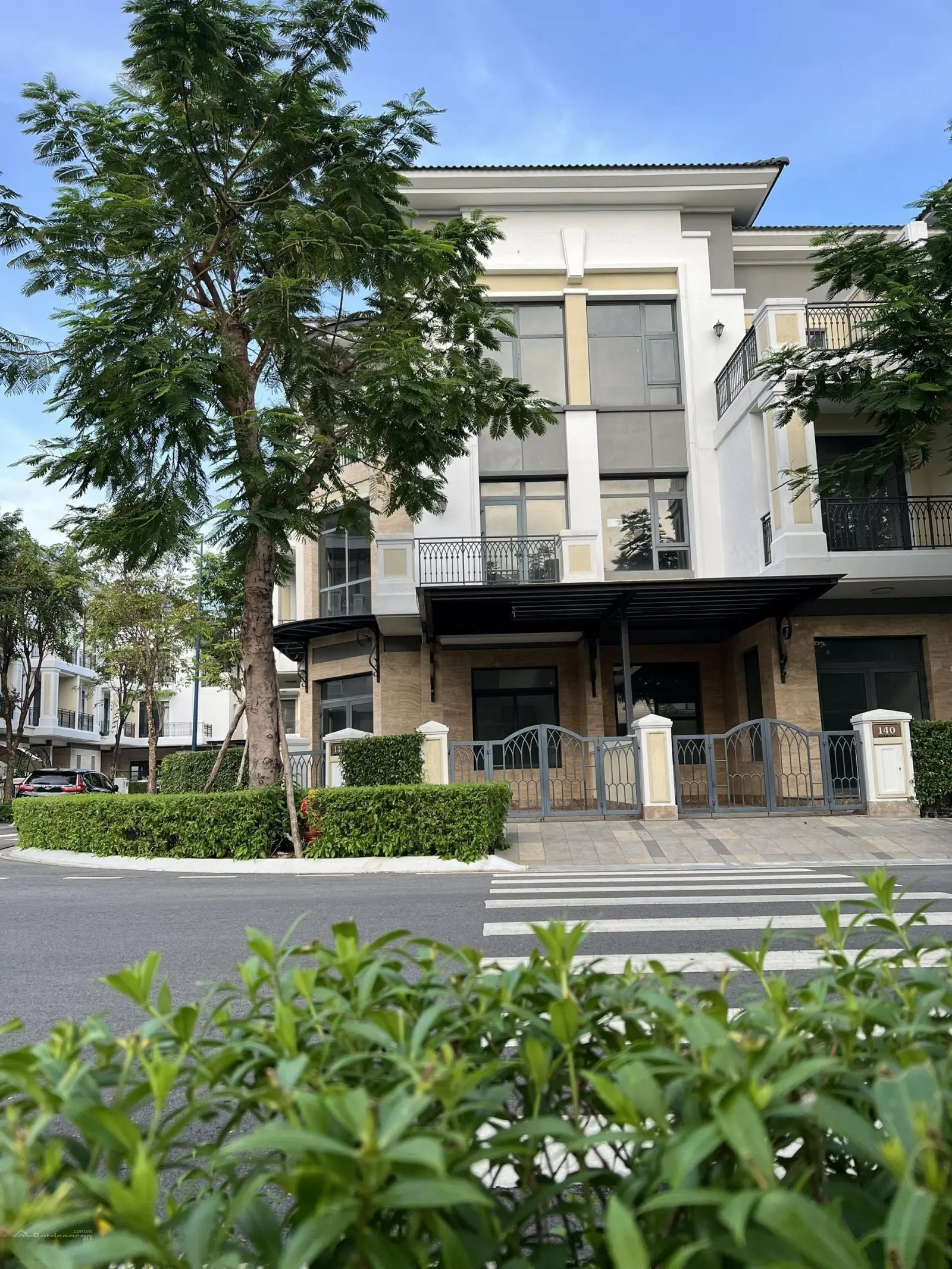 Bán biệt thự sân vườn lớn 17,5x14m Verosa Park, thiết kế 6 PN 4 WC, 214m2 đất, 324m2 sàn, giá 28 tỷ