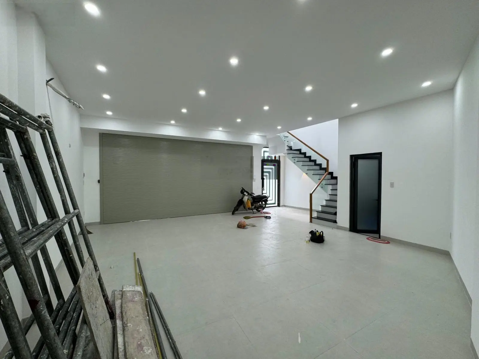 Bán nhà mới 3 tầng mặt tiền đường Hùng Vương (QL1A) thị trấn Diên Khánh, cách cây Dầu Đôi chỉ 300m