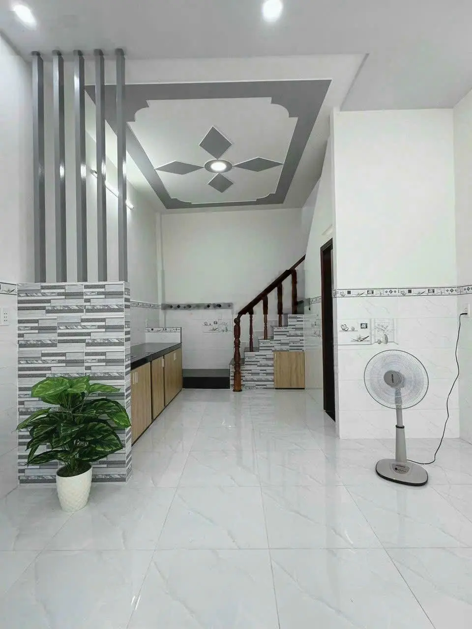 Bán nhà 1 trệt 1 lầu, Đ. Thép Mới, Phường 12, Q. Tân Bình, DT 65m2, sổ riêng, LH 0896 465 ***