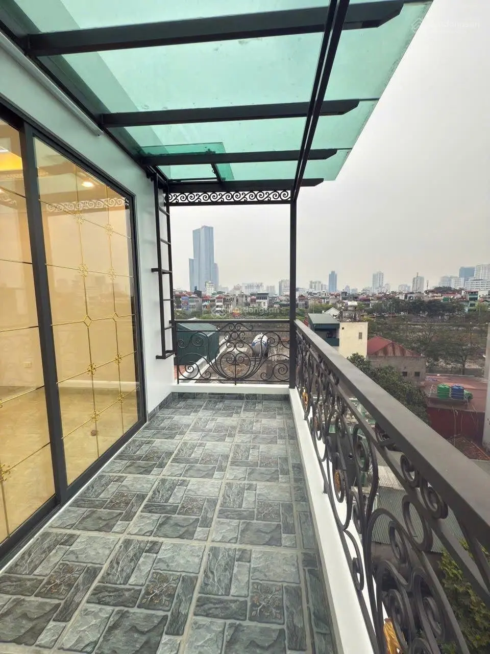 Bán nhà phố Trung Hòa S=39m2 5T - thang máy. Giá nhỉnh 8 tỷ. Nhà mới đẹp long lanh