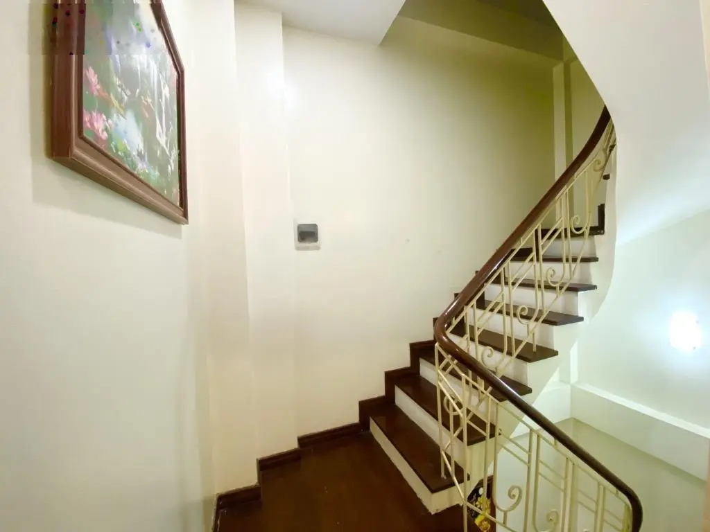 Siêu phẩm - siêu hiếm - nhà đẹp ở luôn - tặng full nội thất xịn xò - 20m ô tô tránh .40m chỉ 9.xt