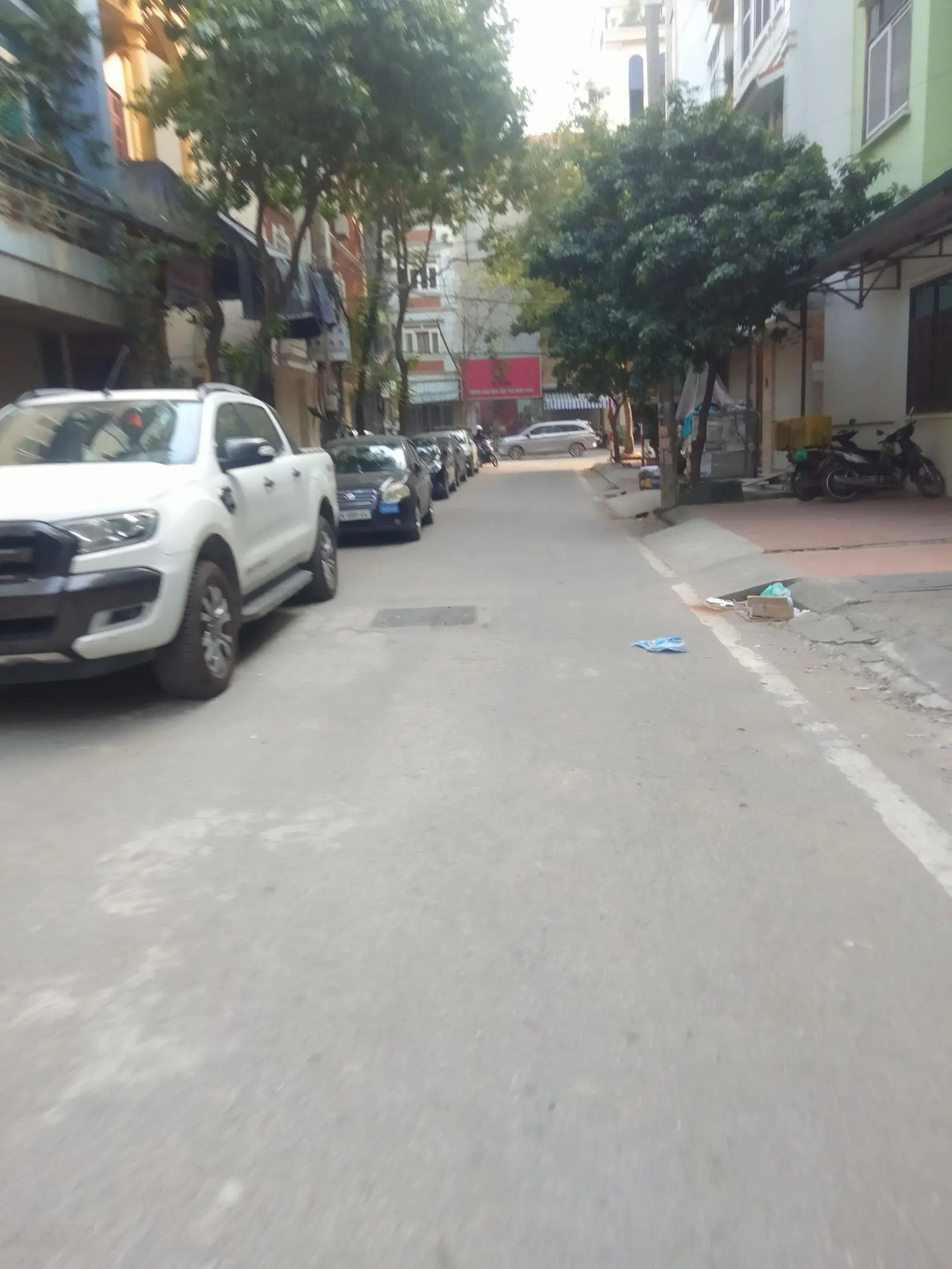 Bán nhà riêng gấp tại phố đại la, gara ôtô, thoáng sáng