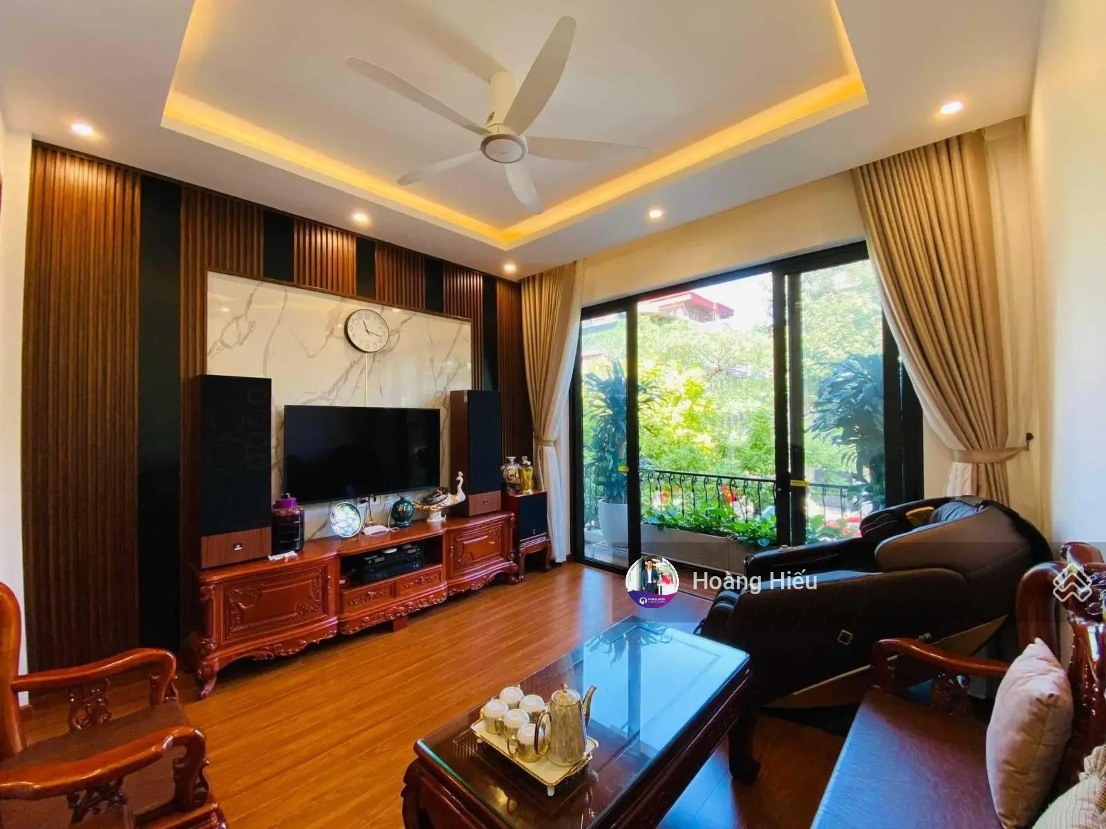 Cực ngon, đất Hoàng Quốc Việt, Cầu Giấy lô góc, 3 mặt thoáng, ô tô đỗ cửa, 60m2, mặt tiền 10m